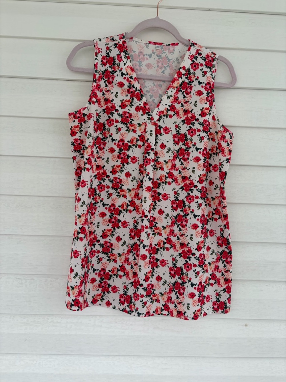 ✨Free if Bundled ✨Floral Sleeveless V-Neck Women's Top Floral Print